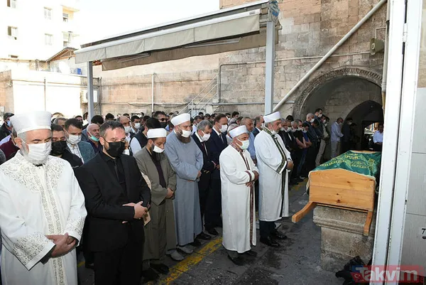 Tankları egzozuna elbise tıkayarak durduran gazi lokantacı Mehmet Şükrü Kıntaş vefat etti - 3