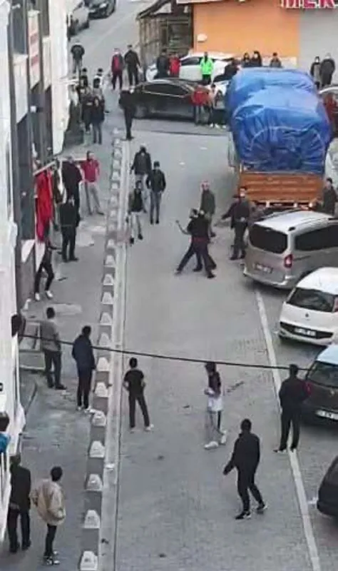 istanbulda-dehset-anlari-baltali-kavga-kamerada-1617084129654.jpg
