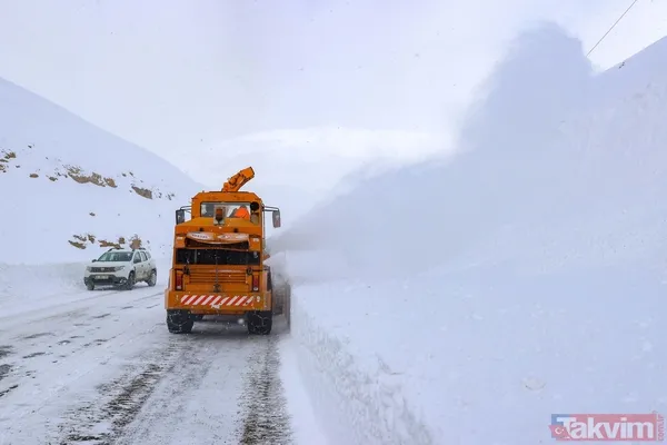 Geçtiğimiz yıl Türkiye'de 2 metre ile en yüksek kar kalığının ölçüldüğü Van-Bahçesaray yolunda amansız mücadele - 5