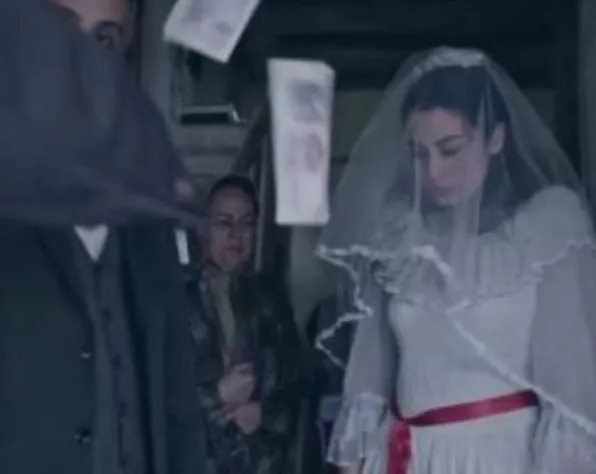 Kırmızı Oda dizisinde izleyicilere saç baş yolduran sahne! TV 8'in Kırmızı Oda dizisi yaylım ateşine tutuldu-9