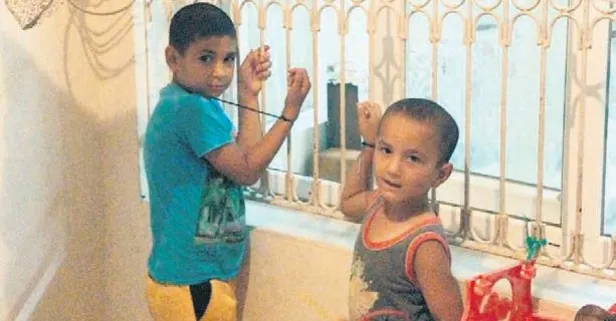 Vicdansız alacaklı borçlunun çocuklarının ellerine plastik kelepçe taktı