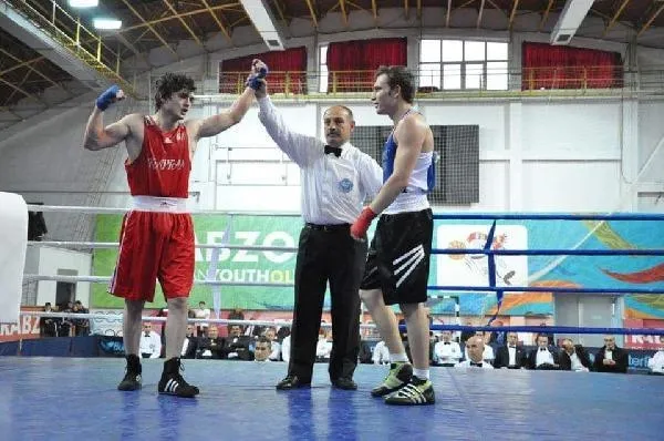 Spor dünyasını yasa boğan olay! Avrupa şampiyonu eski milli boksör Resul Küçük evinde ölü bulundu-3