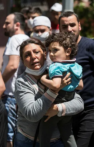 İstanbul'da can pazarı! Canlarını zor kurtardılar