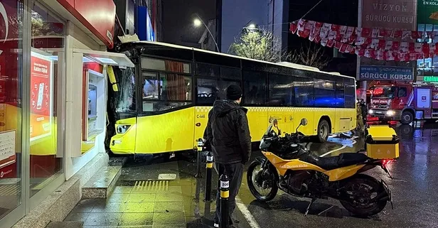 Kartal'da İETT otobüsü duvara çarptı! 6 kişi hastaneye kaldırıldı