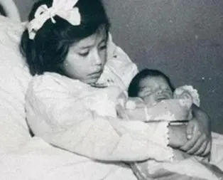 5 yaşında anne oldu! Dünyanın en küçük annesi şaşırtıyor