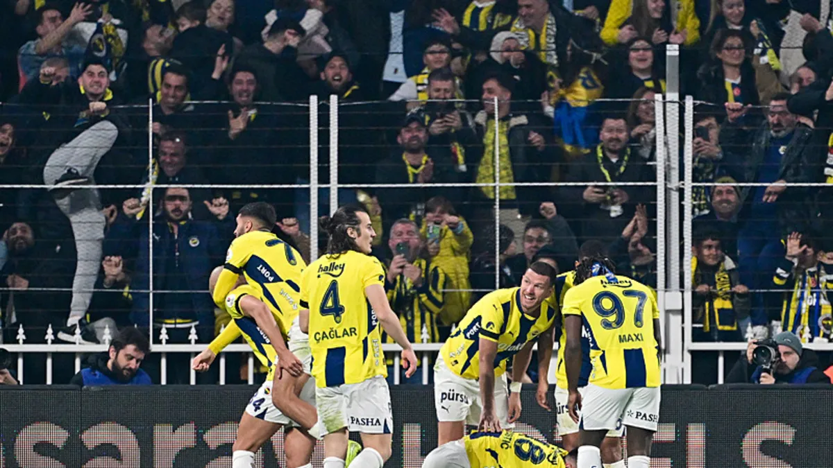 5 gollü düello Kanarya'nın! Fenerbahçe Göztepe 3-2 | MAÇ SONUCU