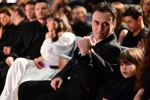 atvnin-yeni-dizisi-uvey-annenin-2-tanitimi-yayinlandi-artik-bana-serap-ablam-masal-anlatiyor-cunku-annem-gitti-1685901074020.jpg ATV’nin yeni dizisi Üvey Anne’nin 2. tanıtımı yayınlandı! “Artık bana Serap ablam masal anlatıyor çünkü annem gitti!”-1