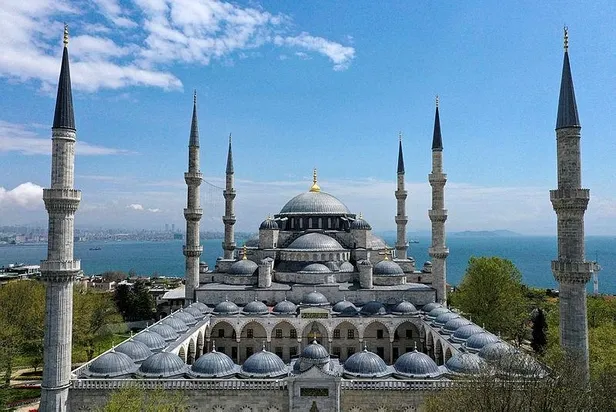 5-yil-suren-restorasyon-tamamlandi-sultanahmet-camii-ibadete-aciiiyor-1682062283338.jpg