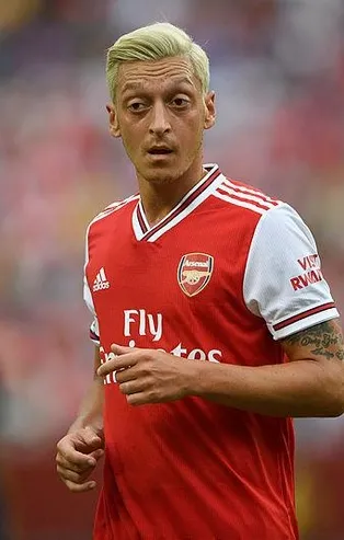 Fenerbahçe, İngiltere’de mutsuz olan Mesut Özil için düğmeye bastı