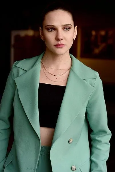 alina-boz-aski-mithat-can-ozer-ile-bayramda-portekiz-turu-800-bin-euroluk-1651865920449.jpeg Alina Boz ve 43 yaşındaki sevgilisi Mithat Can Özer'in Portekiz'de aşk tatili! 800 bin Euro'luk...-8