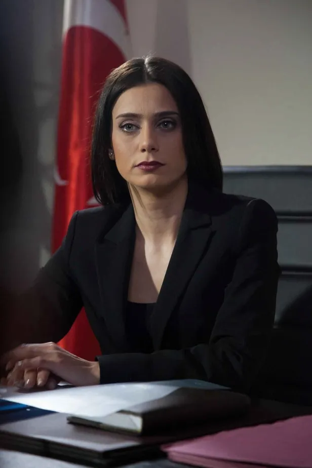 kurtlar-vadisi-pusu-hayranlarina-mujde-bir-doneme-damga-vurmustu-ozlem-sona-eriyor-mayis-ayinda-1649351960975.jpg Bir döneme damga vurmuştu! Kurtlar Vadisi Pusu hayranlarına müjde! Özlem sona eriyor! Mayıs ayında başlıyor! Savcı Leyla...-3