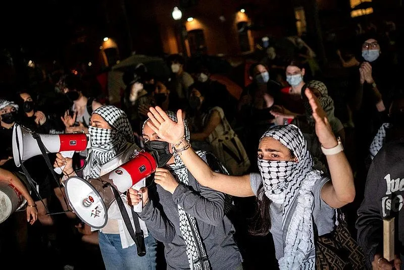 Gazze ateşi Biden’ı yakacak! Columbia Üniversitesi’nden Filistin protestolarına katılanlara 'tehditli' cadı avı: Öğrencilerden maskeli önlem-4