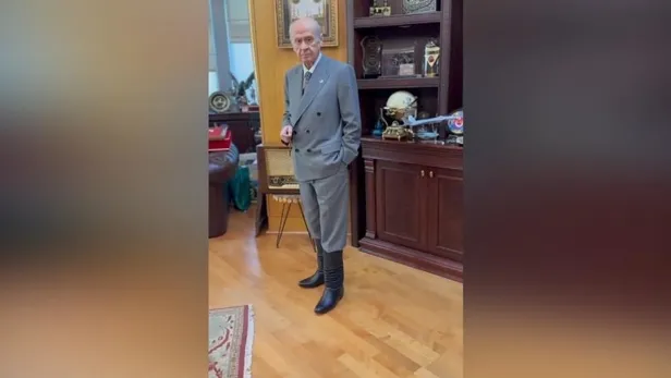 mhp-lideri-devlet-bahceliden-cizmeli-kibris-mesaji-kibris-turktur-1692466791778.jpeg MHP lideri Devlet Bahçeli'den subay çizmeli Kıbrıs mesajı: Kıbrıs Türktür-6