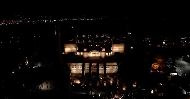 Ramazan hazırlığı: Ayasofya-i Kebir Camisi'ne Kelime-i Tevhid yazılı mahya asıldı!