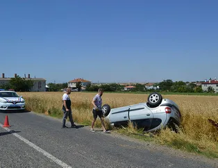 Eşek arısı dehşeti! Camından girdiği araç takla attı