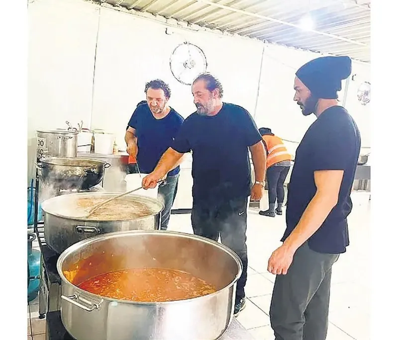1707424078600.jpeg MasterChef Mehmet Yalçınkaya asrın felaketinde tanık olduğu acılı anları paylaştı! ‘Sizden pirinç istemeye geldim’ deyince hayatı sorgulamaya başladım-2