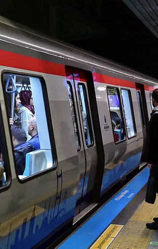 Marmaray'da arıza! Seferler durdu!