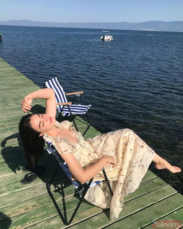 Esra Bilgiç hem yandı hem yaktı! Deniz kenarında güneşlendiği anları paylaşıp ortalığı salladı! Ramo ve Diriliş Ertuğrul’un yıldızı... - 6