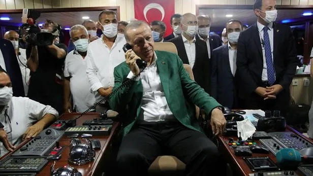 son-dakika-baskan-erdogan-giresun-limaninda-2020-2021-su-urunleri-av-sezonu-acti-1598902680306.jpeg Son dakika: Başkan Erdoğan Giresun Limanı'nda 2020-2021 Su Ürünleri Av Sezonu açtı-3