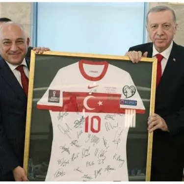 Başkan Erdoğan, Türkiye Futbol Federasyonu Başkanı Mehmet Büyükeşi ile görüştü
