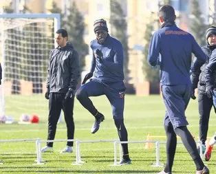 Başakşehir’de Adebayor krizi!