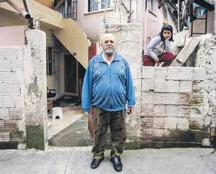 Hasköyde gizemli olay! Evlere para dolu zarf bırakıyor