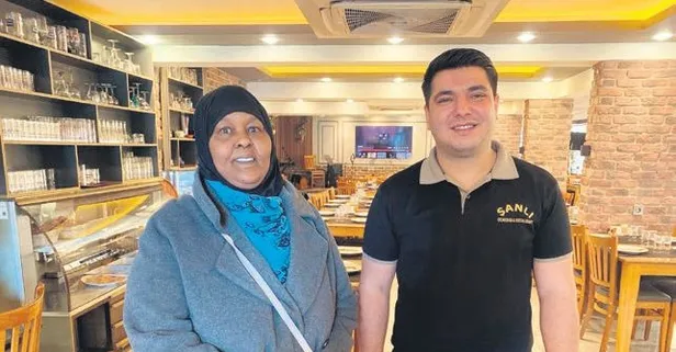 Antalya’da nefesi kesilen turisti tek hamlede kurtardı!