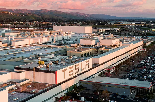 ABD'deki Tesla fabrikasında koronavirüs şoku! Elon Musk açılmasını istemişti...