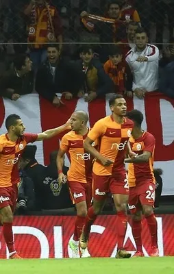 Spor yazarları G.Saray'ın galibiyetini yazdı