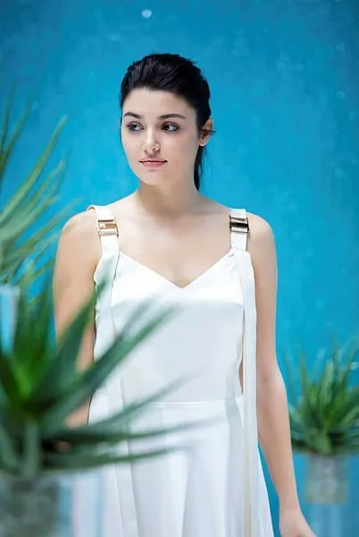 Hande Ercel Estetik Mi Yaptirdi Takvim