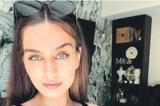 Amine Gülşe'den gün ışığında selfie