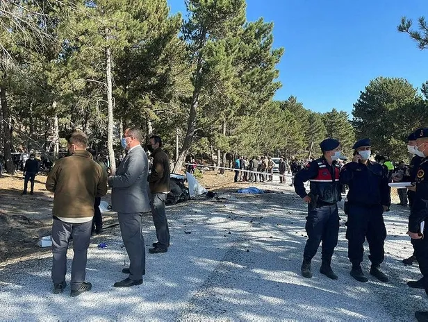 Afyonkarahisar'da öğrenci servisi devrildi: Ölü ve yaralılar var-3