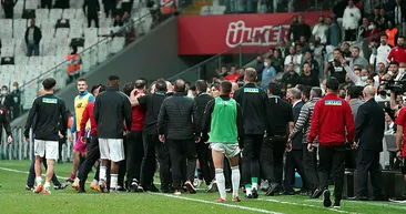 Beşiktaş, Adana Demirspor maçının bitiş düdüğüyle ortalık savaş alanına döndü! Balotelli o hareketi yapınca...