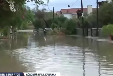 İzmir Çeşme'de sokaklar göle döndü