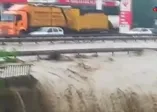 Kocaeli-Sakarya yolu kapandı (Video)