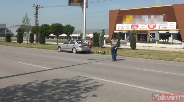 Çorum'da TIR devrildi, yol karpuz tarlasına döndü - 12