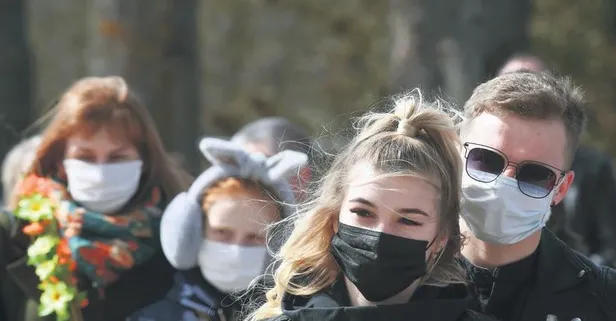 Belarus'ta insanlar hiçbir şey olmamış gibi dışarıda geziyor