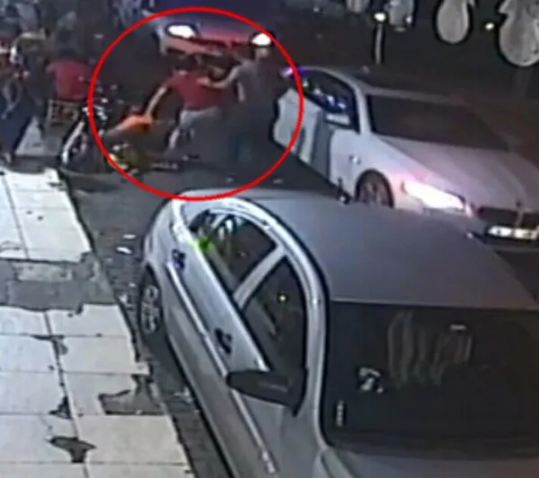 izmir-konakta-sokak-ortasinda-esinden-siddet-goren-kadin-sikayetci-olmadi-1627298931168.jpg İzmir Konak'ta sokak ortasında eşinden şiddet gören kadın şikayetçi olmadı-3