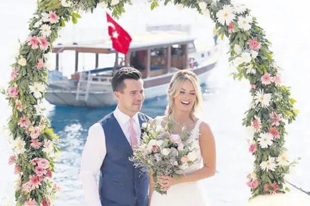 Ay-yıldızlı İngiliz düğünü