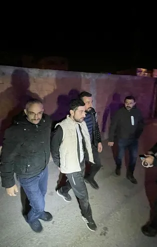 Bursa'da hareketli gece! 9 ayrı suçtan aranıyordu 20 kilometre boyunca kaçtı