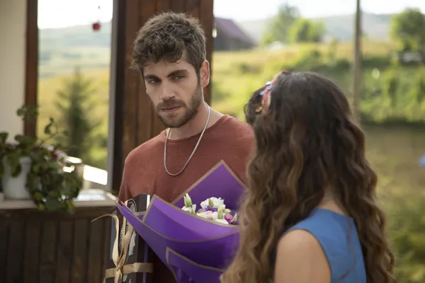 vermem-seni-ellere-7-bolumuyle-nefes-kesti-zelis-mehmet-ile-ilgili-gerceklerle-yuzlesti-1690794995863.jpg Vermem Seni Ellere 7. bölümüyle nefes kesti! Zeliş, Mehmet ile ilgili gerçeklerle yüzleşti!-3