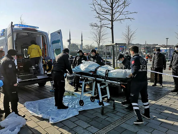 1614761612119.jpg İstanbul Üsküdar'da korkunç olay! Bir anda kanlar içinde yere yığıldı-5