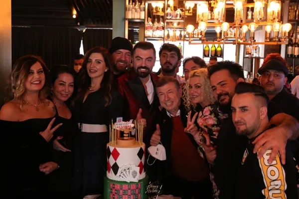 evren-yaslak-yeni-yasinda-cemiyet-hayatini-bulusturdu-1617031648567.jpeg Evren Yaşlak yeni yaşında cemiyet hayatını buluşturdu-5