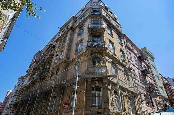 Kadıköy Yeldeğirmeni'ndeki Valpreda Apartmanı 112 yaşında-4