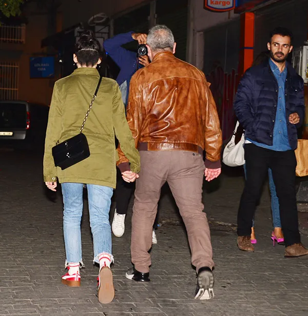 Hazar Ergüçlü ile görüntülenen Onur Ünlü: Hep yakalanıyoruz! - 3