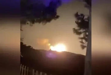 Soykırımcı İsrail Lübnan'ı bombalıyor