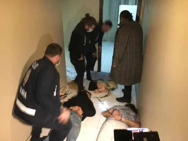 Ankara'da yüzlerce polisin katılımıyla gasp çetesine “Yarasa Kız” operasyonu! 115 kişi gözaltına alındı-4