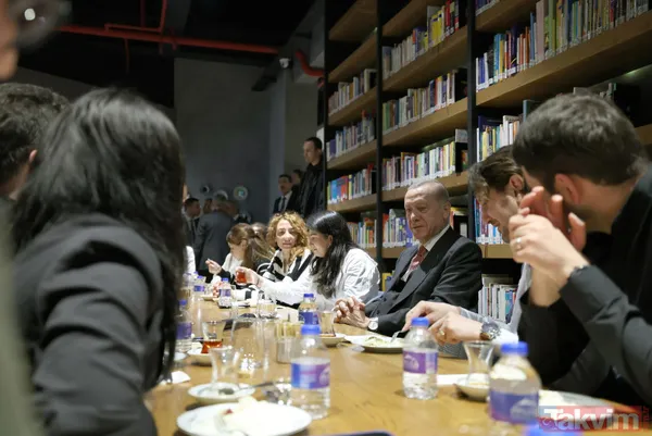 Başkan Erdoğan, Üsküdar'da gençlerle çay içip sohbet etti - 13