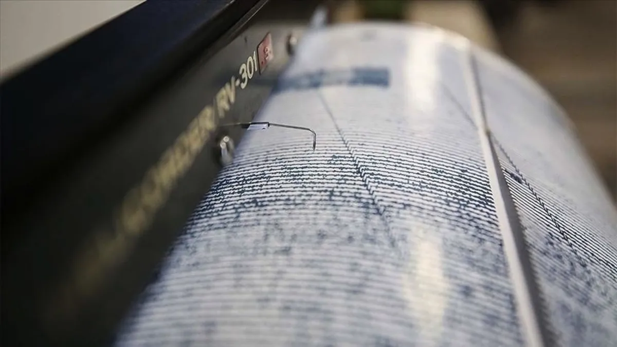 Ege Denizi'nde 5,2 büyüklüğünde deprem! 10 günde 754 deprem!