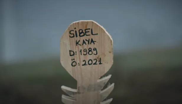 ramoda-aninda-ters-kose-ayrilik-getirdi-izleyiciler-kafalarini-duvarlara-vuruyor-en-cilgin-isim-1612599909661.jpg Ramo'da anında ters köşe ayrılık getirdi! İzleyiciler kafalarını duvarlara vuruyor! En çılgın isim...-10